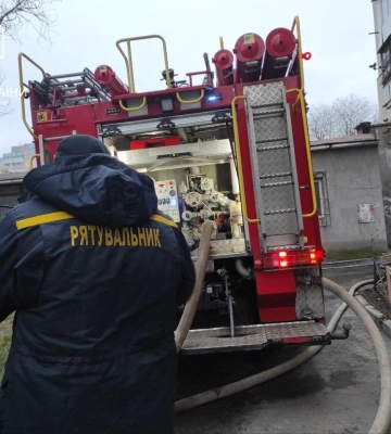 В Одесі під час пожежі евакуювали 15 громадян та врятували чоловіка, - ФОТО