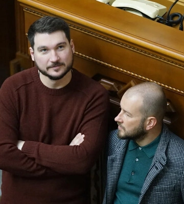 Арахамия анонсировал увольнение Халимона из руководства фракции "Слуги народа" Арахамия анонсировал увольнение Халимона из руководства фракции "Слуги народа"