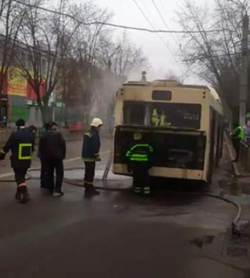 На 44 кварталі на ходу загорівся автобус з пасажирами