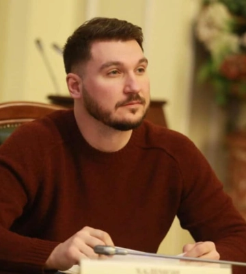 Нардеп від «Слуги народу» в розпал війни купив елітний маєток у Києві (відео)