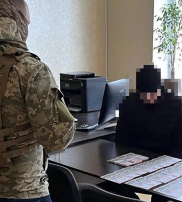 Виїжджали закордон як волонтери: СБУ спіймала організатора виїзду з України чоловіків призивного віку