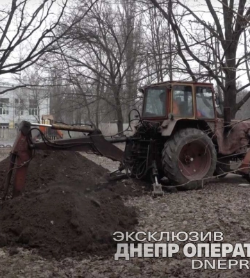 У Дніпрі на Казакевича ліквідовують порив на теплотрасі: відео