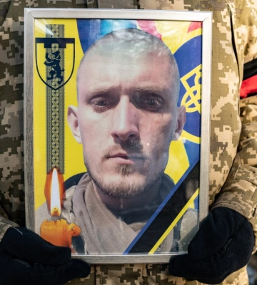 Ужгород провів в останню путь Дениса Капальчика, який загинув у боях за Україну (ФОТО)