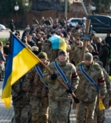 Мешканці Ужгорода провели в останню путь загиблого Героя Дениса Капальчика