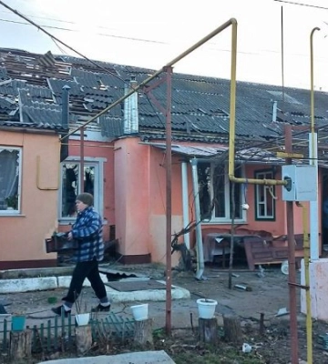 Росіяни обстріляли з артилерії житлові будинки і залізницю на Сумщині