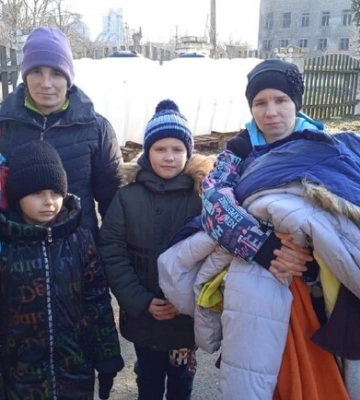 Куди приносити: у Харкові збирають теплі речі для мешканців деокупованих територій