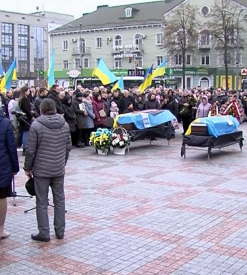 У День Соборності України в Рівному попрощалися з двома Героями (ВІДЕО)