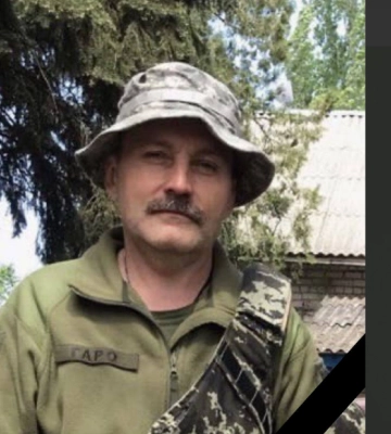 Син і донька більше ніколи не обнімуть татка. На Дніпропетровщині прощались з бійцем, який загинув за Україну