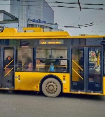 У Хмельницькому зупинили рух тролейбусів