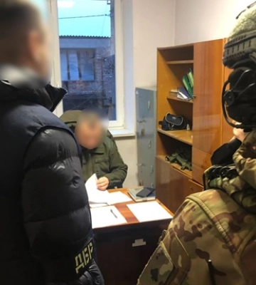 Військком на Львівщині допомагав ухильникам виїхати за кордон