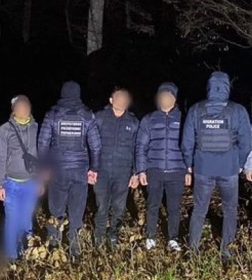 Ужгородські прикордонники затримали чоловіків, які лісом пробиралися в ЄС