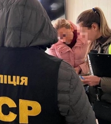 Киянин із сестрою допомагали ухильникам виїхати з України