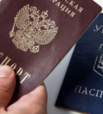 У Києві затримані псевдопрацівники СБУ, які продавали українські паспорти росіянам. ФОТО