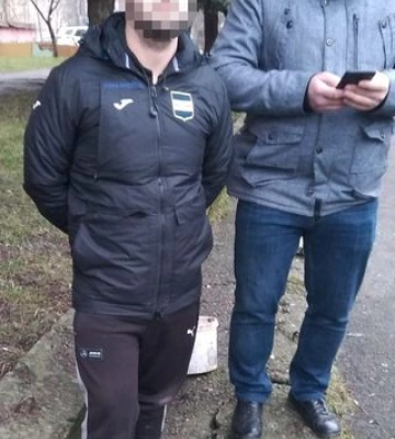 У Львові біля ліцею затримали 24-річного закладчика з зіп-пакетами