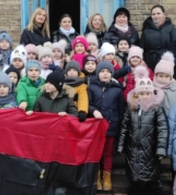 Першокласники Рожищенського ліцею №4 передали подарунки захисникам