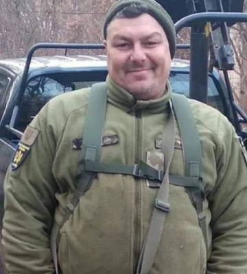 Він нагадував справжнього козака. Любив гумор. Був прекрасним батьком та дідусем. У поліг боєць з Дніпропетровщини