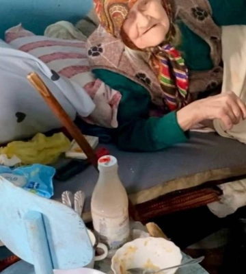 Довелося йти босоніж: волонтери і поліція врятували від голоду одиноку бабусю у волинській глибинці