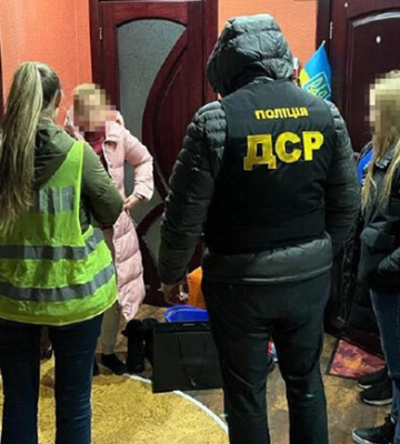 У Києві затримали двох організаторів незаконного виїзду чоловіків за кордон