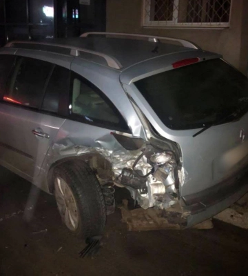 У Луцьку п&#039;яний водій в&#039;їхав у припарковане авто