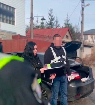 У Києві за торгівлю кокаїном затримали злочинну групу із 14 осіб