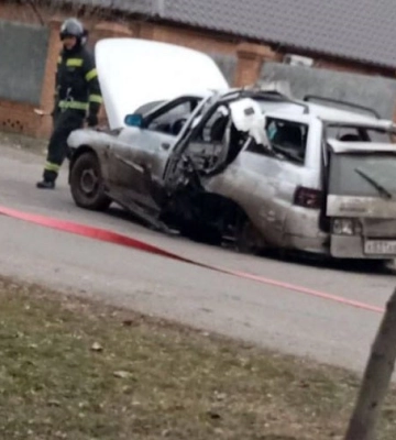 У Бердянську біля школи підірвали автомобіль