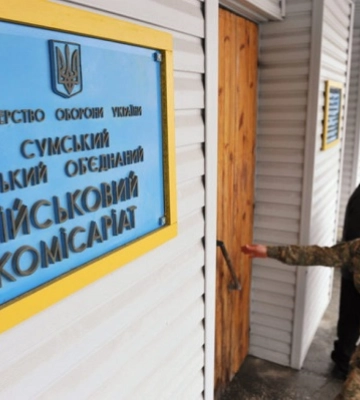 Посадовці Сумщини записались до ЗСУ і &quot;воюють&quot; у спортклубах та ресторанах - розслідування
