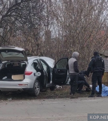 У Крюкові машина влетіла в стовп: є потерпілі