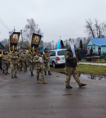 У Вишнівській громаді попрощалися з Героєм Ростиславом Слєсарем