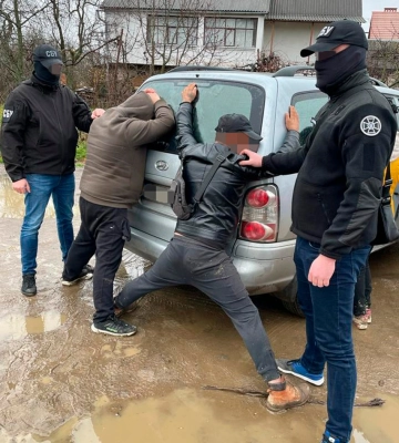На Закарпатті Служба безпеки ліквідувала ще один канал незаконного виїзду за кордон українських громадян призовного віку