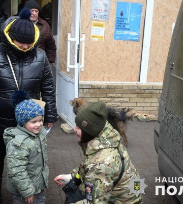 «Білі янголи» під обстрілами доставили хліб мешканцям Торського та провели евакуацію