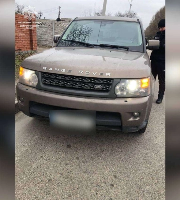 Розшукується Інтерполом: у Дніпрі зупинили викрадений автомобіль