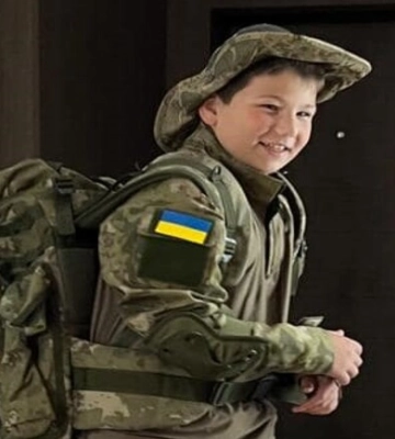 Відмовився від подарунків: у Дніпрі 10-річний хлопчик купив акумулятори для ЗСУ