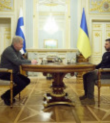 Зеленский обсудил с президентом Финляндии предоставление танков Украине