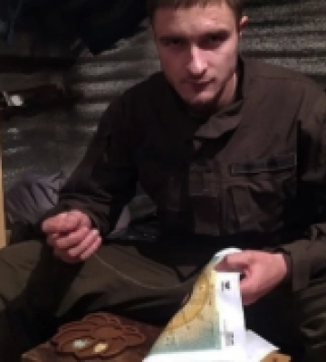 «Хочу своїм дітям вишити вінчальні ікони», – луцький гвардієць має незвичайне хобі