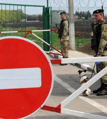 Рівнянин може потрапити надовго у колонію за спробу вивезти до Польщі трьох військовозобов’язаних