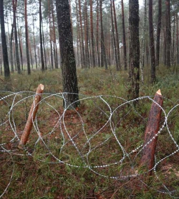Волинські тероборонівці облаштовують біля кордону протипіхотні бар’єри
