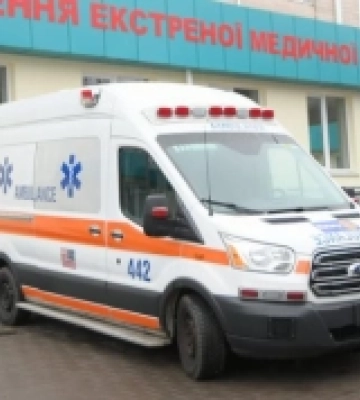У Рівненську лікарню передали швидку з Америки