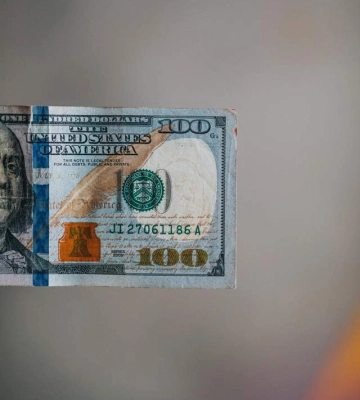 Тривожні сигнали для економіки США: долар обвалився до мінімального рівня за 8 місяців