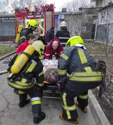 В Одесі з палаючої багатоповерхівки евакуювали людей