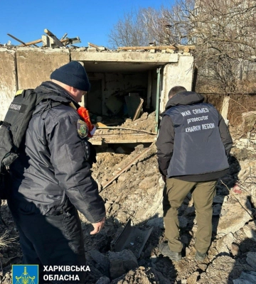 Из-за обстрела рф на Харьковщине 69-летняя женщина оказалась под завалами