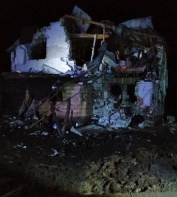 Унаслідок нічної атаки дронів на Київську область пошкоджено п&#039;ять житлових будинків, понад 40 автомобілів, обійшлося без жертв – поліція
