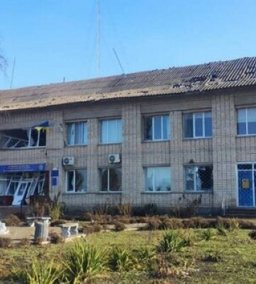 Росіяни вдарили з ракети по сільраді на Криворіжжі: один загиблий та четверо поранених, - ОВА. ФОТОрепортаж