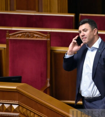 Инициируем исключение Тищенко из состава фракции, просим также исключить его из партии &quot;Слуга народа&quot;, - Арахамия