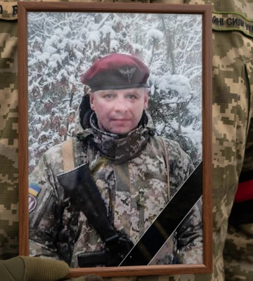 Сьогодні в Ужгороді попрощалися із молодшим сержантом Андрієм Жуковським