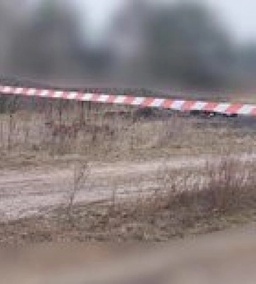 Полицейские достали из озера в Киевской области обломки ракеты Х-55 – фото