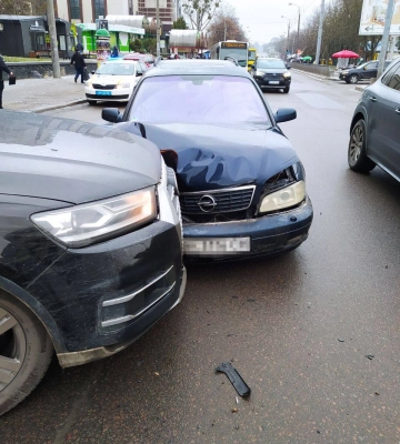У Рівному не розминулися легковики