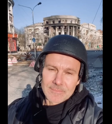 &quot;Здесь горячо, но он непокоренный, как и вся Украина&quot;. Вакарчук обратился к украинцам из Бахмута. Видео