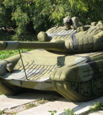 Генштаб поглузував з російських надувних танків
