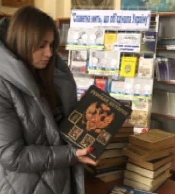 “Не хочу, щоб вдома були книжки ворога&quot;. Як проходив збір російськомовних книг в бібліотеці Ужгорода