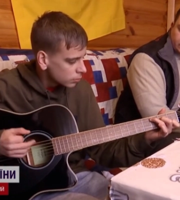 «Тато хотів, щоб я навчився грати»: невідомі здійснили мрію сина загиблого з Волині Героя